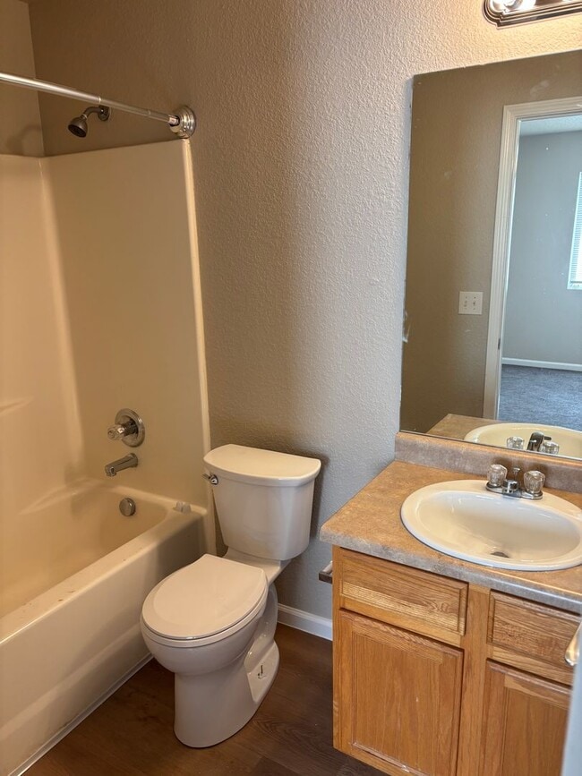 Building Photo - Country West Condos