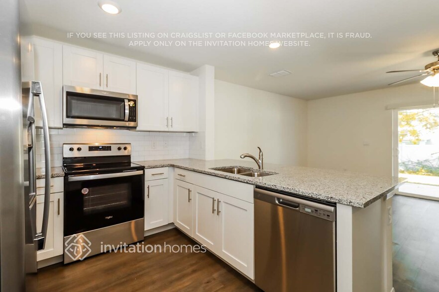 Building Photo - 3649 Fulton Ferry Ln