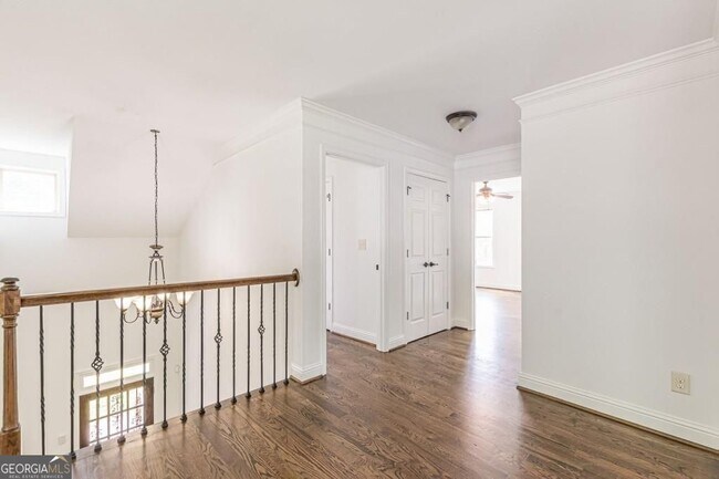 Building Photo - 1410 Eastland Rd SE