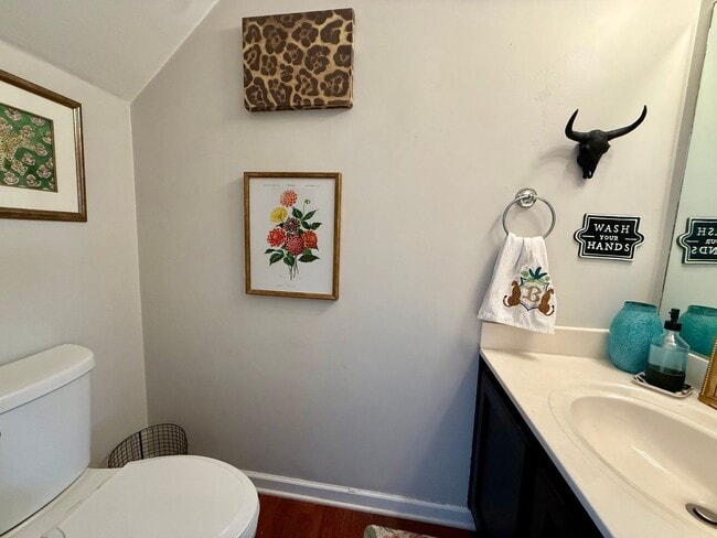 Building Photo - 4-bedroom, 2.5-bath home on a cul-de-sac street!