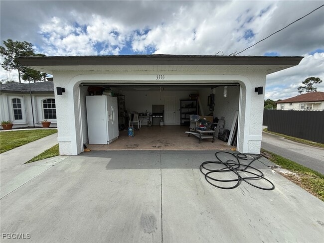 Building Photo - 3335 Everglades Blvd S