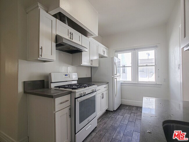 Building Photo - 109 S Berendo St