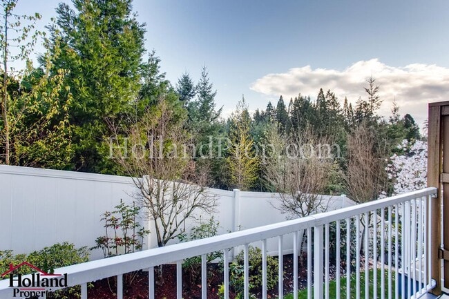 Building Photo - Experience Comfort and Style in This Elegant Murrayhill Townhome!