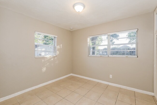 Building Photo - 6054 SW 19th St