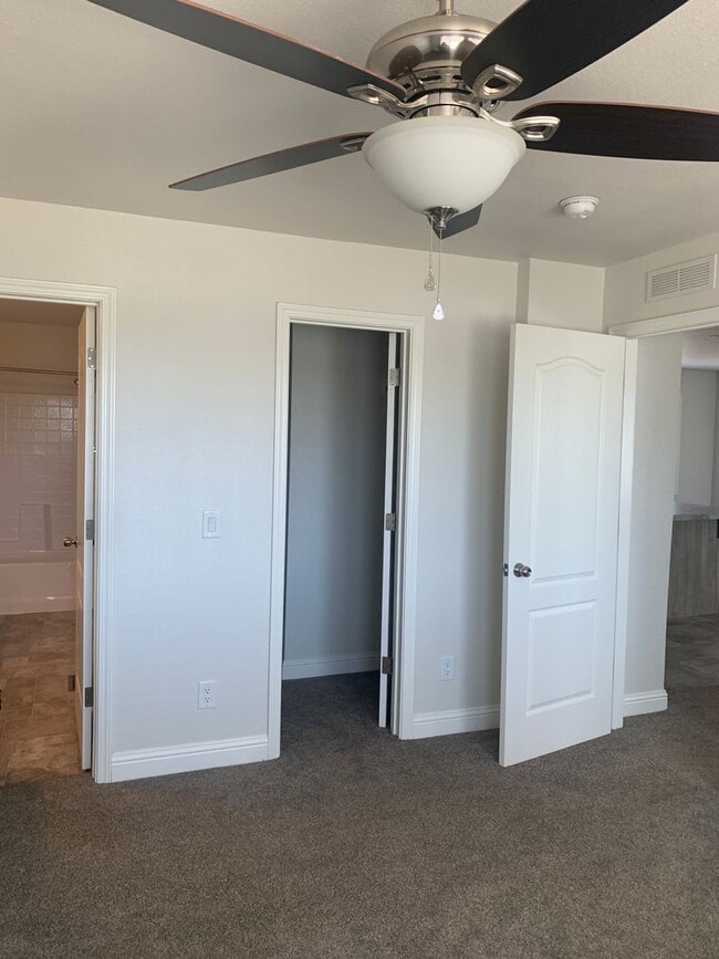 Building Photo - Paradise 3 bedrooms 2 bathrooms South Libb...