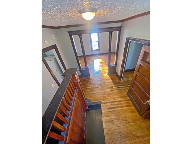 Building Photo - Little Bohemia 4 bedroom home