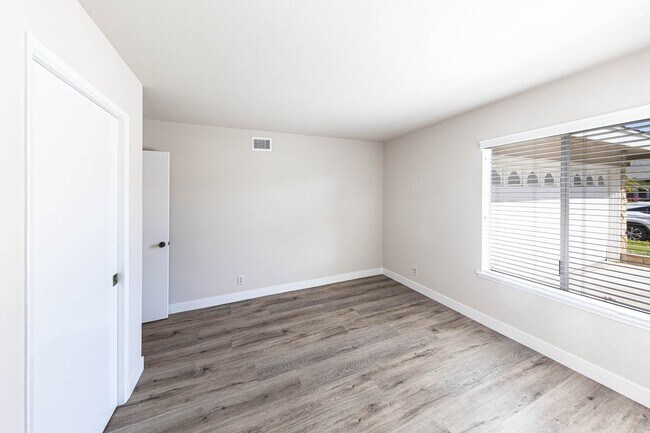 Building Photo - Upgraded 4 bedroom Fountain Valley Home