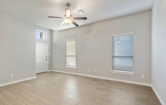 Building Photo - 218 Oakcrest