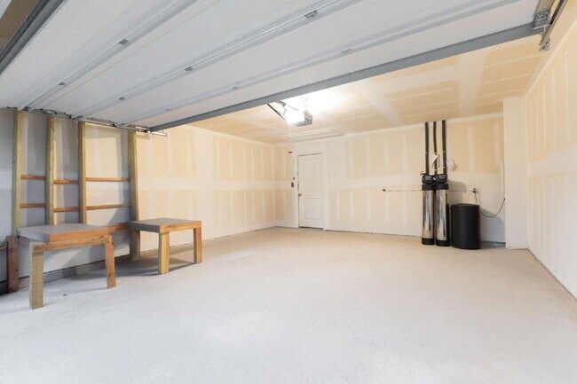 Building Photo - Smart. Stylish. Ready to Welcome You Home!