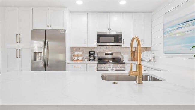 Building Photo - 512 S Harbour Oaks Dr