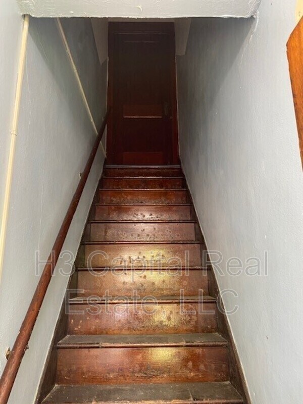 Building Photo - 2556 Edison Ave