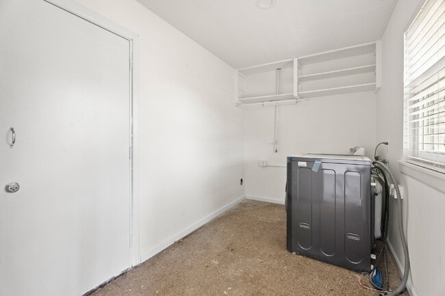 Building Photo - Newly Renovated 4/5 Bed 2 Bath in South Houston!