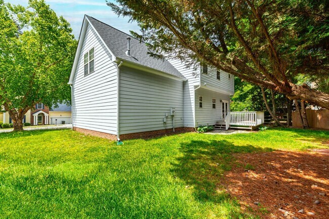 Building Photo - Charming 4-Bedroom with Backyard Retreat i...