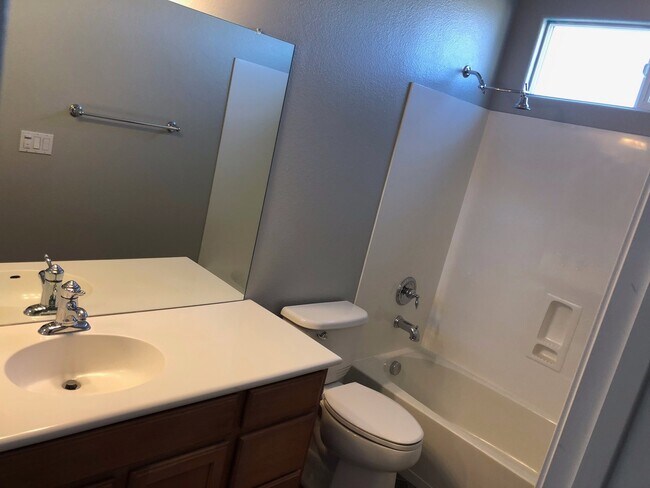 Building Photo - Beautiful 3 B/D 2.5 BA House in Roseville-COMING VERY SOON! ACT FAST AND APPLY NOW AS THIS PROPER...