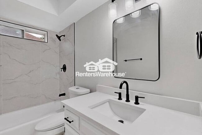 Building Photo - MOVE IN READY COMPLETELY UPDATED - 3BED/2B...