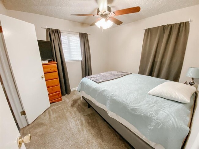 Building Photo - 208 Thompson Dr