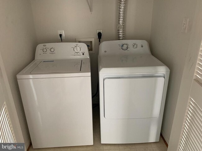 Building Photo - 6209 Toledo Pl