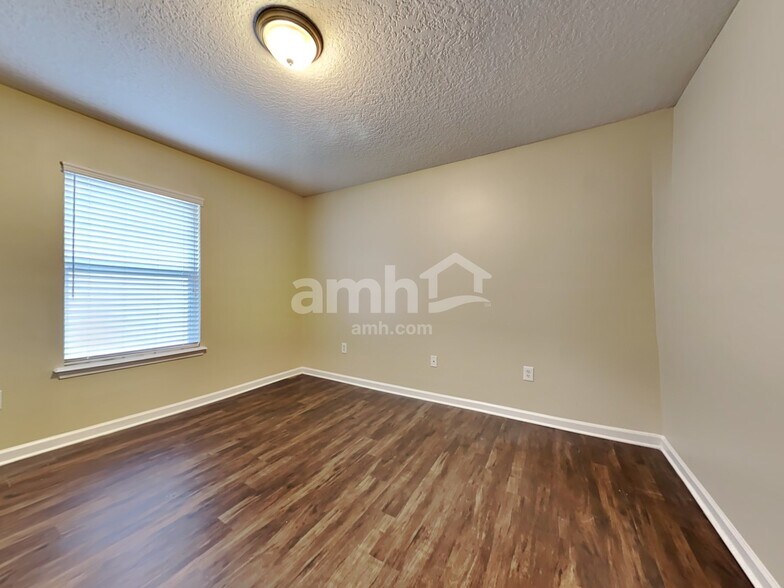 Building Photo - 3855 Westridge Dr