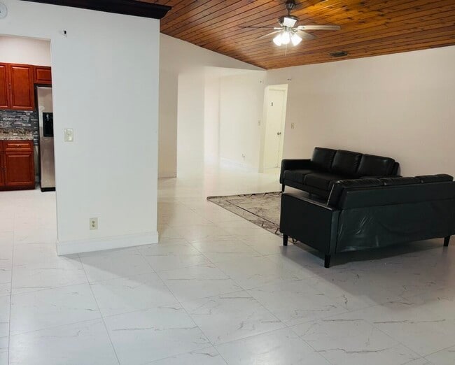 Building Photo - 11617 NW 23rd Ct