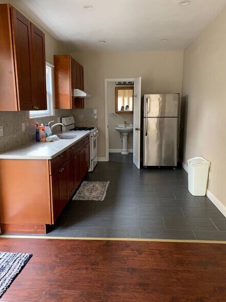 Building Photo - 1091 59th St