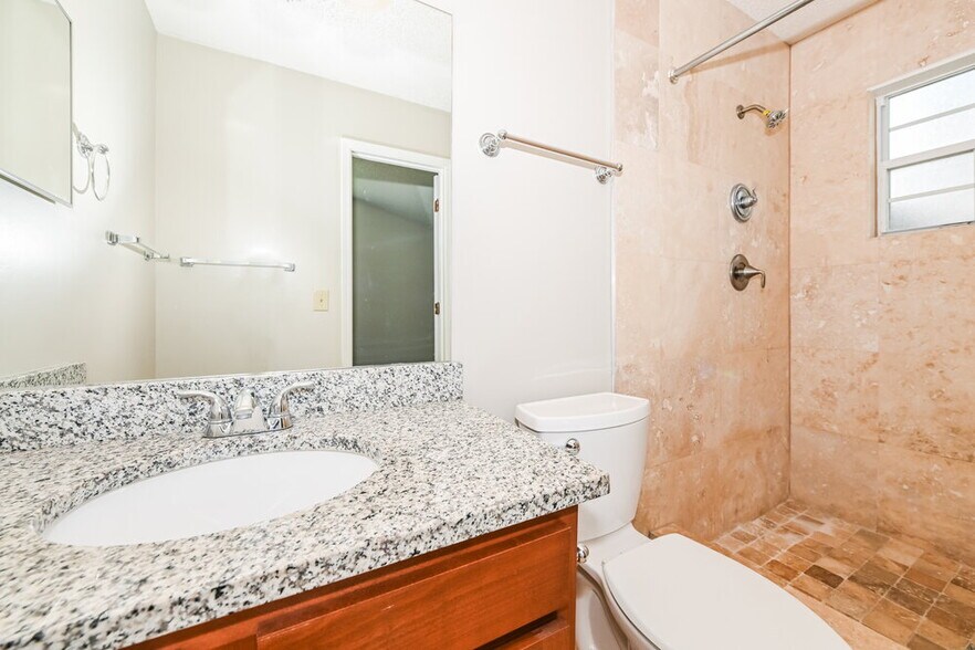 Building Photo - 449 Baybrook Dr