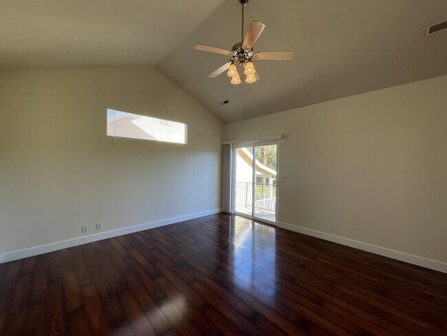 Building Photo - 929 Yosemite Dr