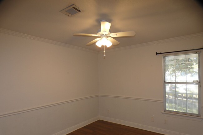 Building Photo - Great Duplex Available in Pensacola