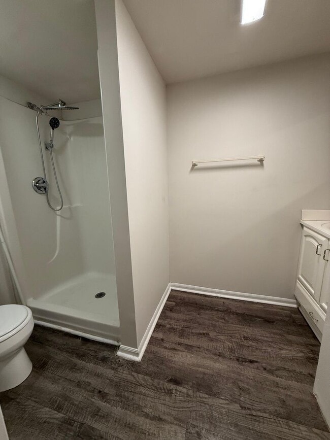 Building Photo - 323 Meadowbrook Ln