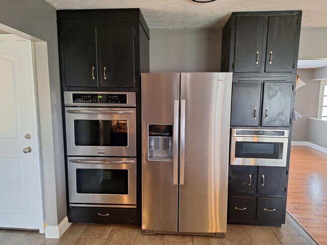 Building Photo - 1084 Nease Dr