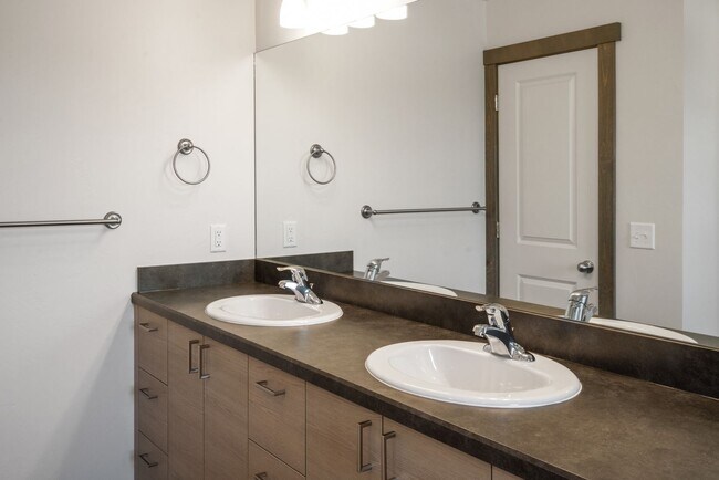 Building Photo - Pet Friendly! Gorgeous 3 Bedroom condo with double stall attached garages with AC.