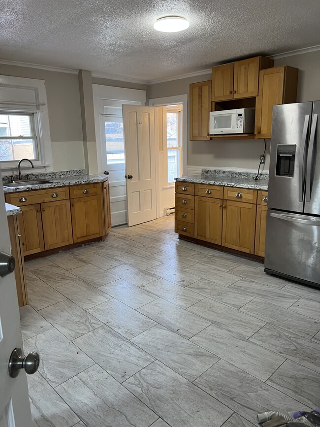 Building Photo - 143 Charlton St