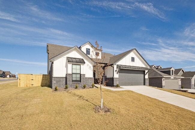 Building Photo - 7305 E 90th Pl N