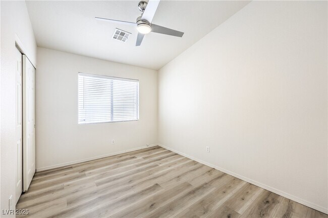 Building Photo - 1851 Vista Pointe Ave