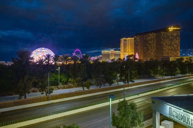 Building Photo - 360 E Desert Inn Rd