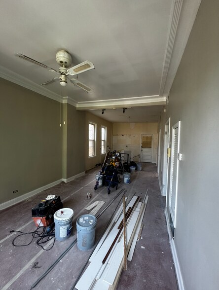 Building Photo - 1348 N Bell Ave