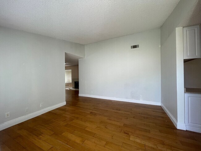 Building Photo - Palmdale 3 + 2 Available Now