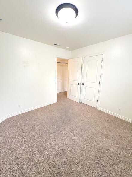 Building Photo - 425 S 2220 W