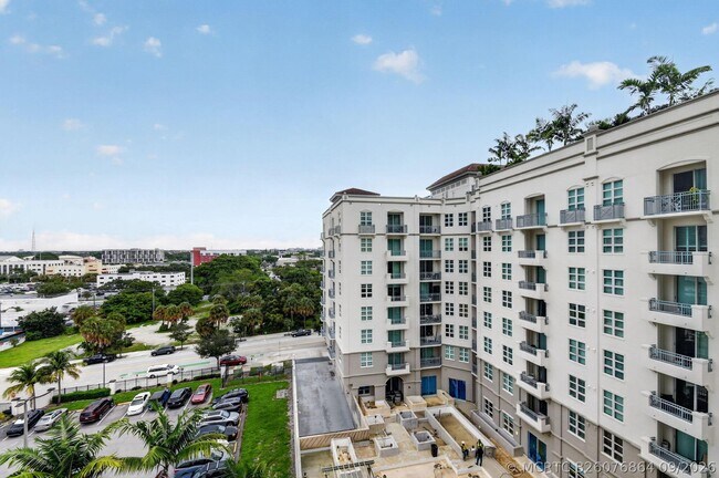 Building Photo - 403 S Sapodilla Ave
