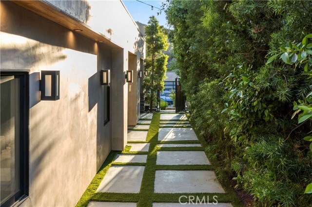 Building Photo - 4000 Bouquete St