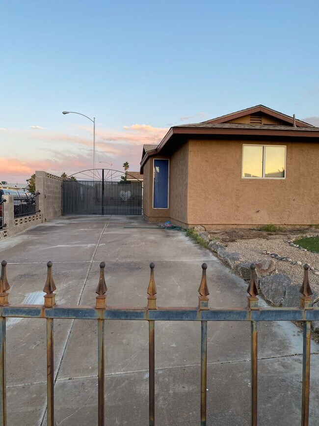 Building Photo - 401 Tiger Lily Way