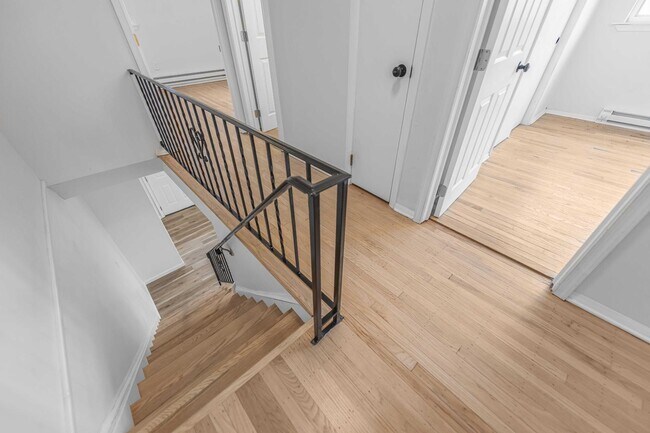 Building Photo - 461 Hale St