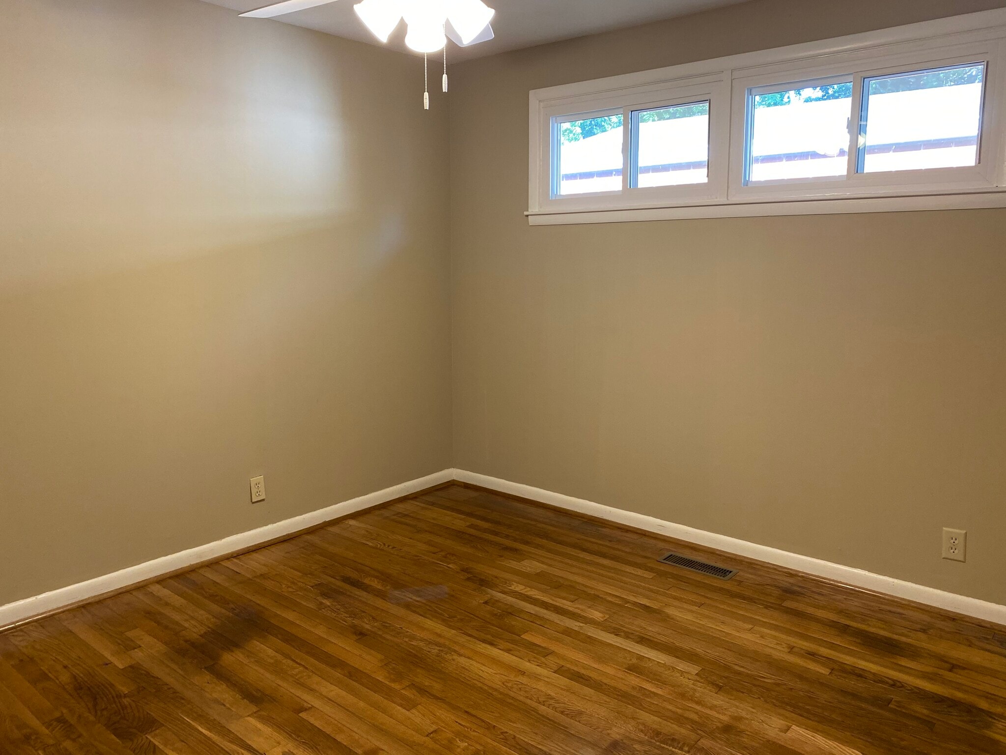 Building Photo - 3003 Oakland Ave