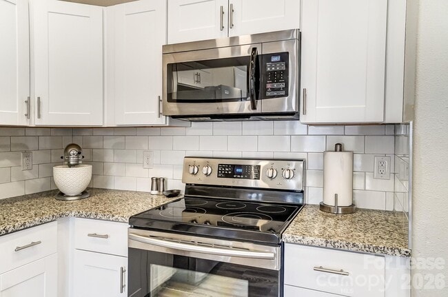 Building Photo - 5519 Waverly Lynn Ln