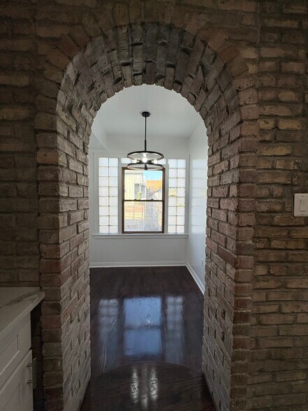 Building Photo - 2026 W McLean Ave