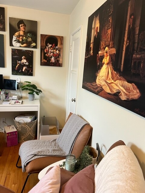 Living Room Pic3 - 2048 Colby Ave