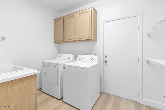 Building Photo - 3986 Windansea St