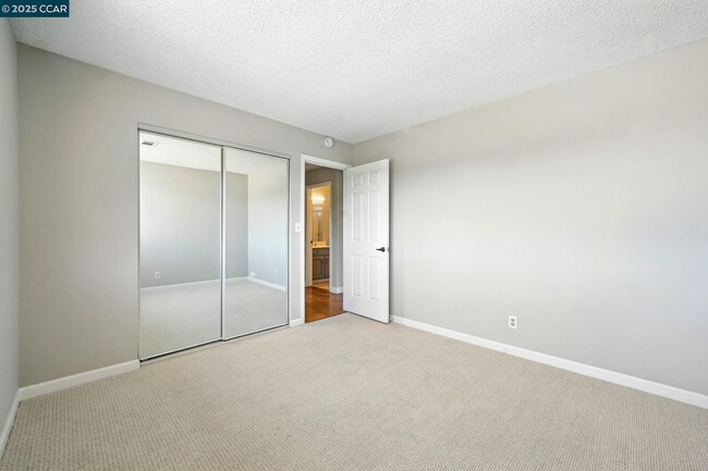 Building Photo - 267 Duperu Dr