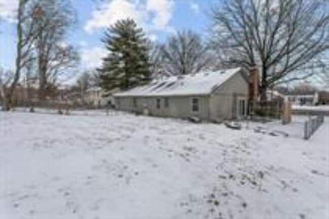 Building Photo - 402 NE Independence Ave