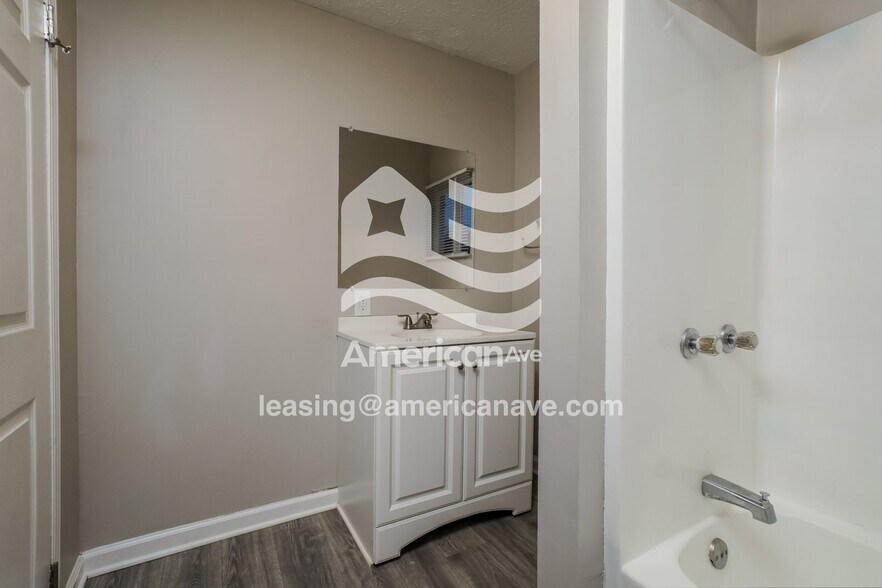 Building Photo - 645 Lynn St