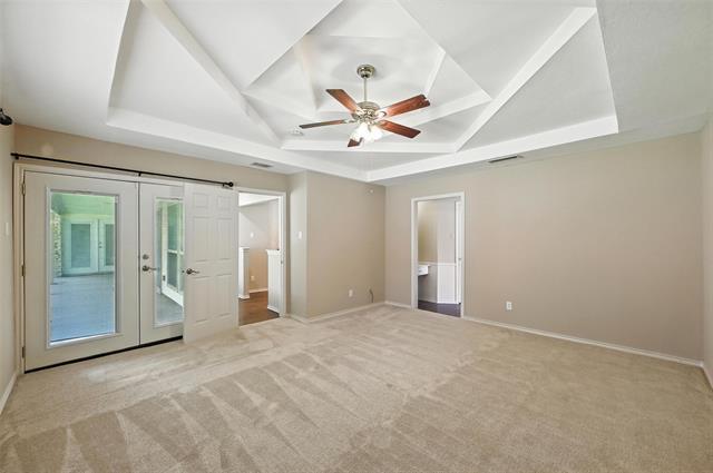 Building Photo - 4213 Village Green Dr